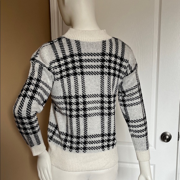 Suzy Shier Cream & Black Plaid Crewneck Sweater - Picture 7 of 9
